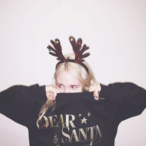 Логотип песни Dear Santa исполнителя Mr Little Jeans