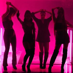 Логотип песни ADIOS исполнителя Team X