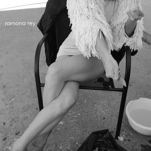 Логотип песни Nieprawda исполнителя Ramona Rey